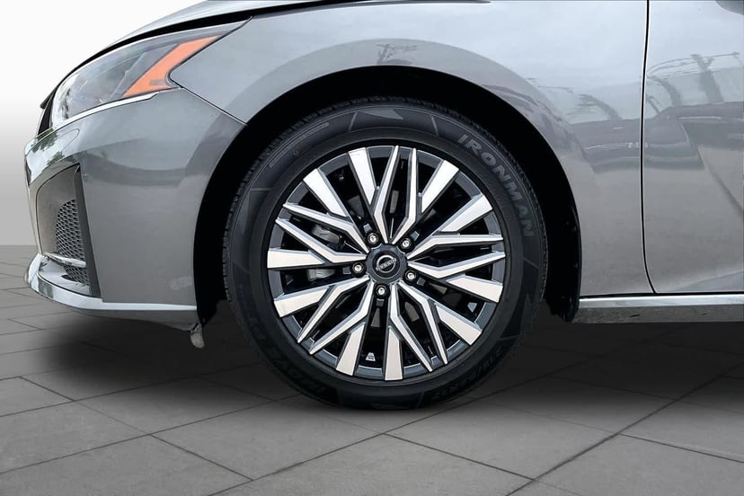 2025 Nissan Altima - Image 11