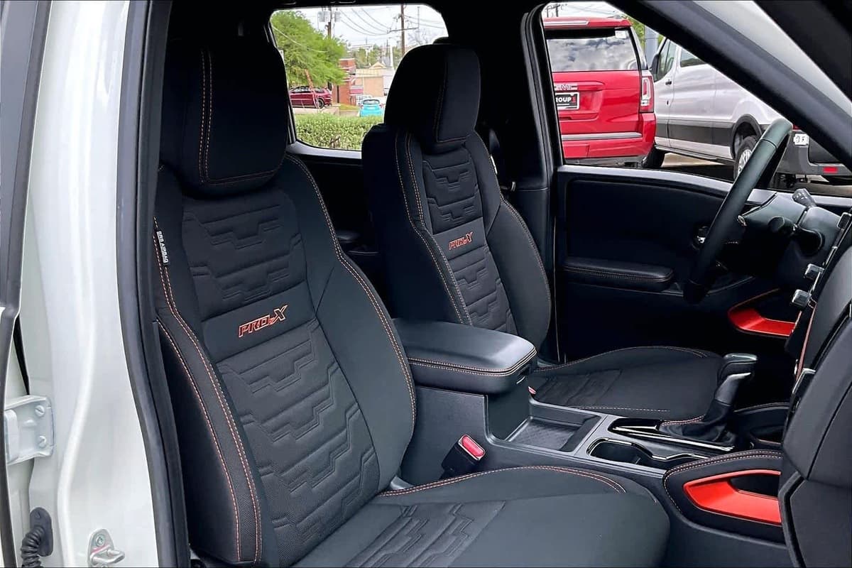 2025 Nissan Frontier - Image 9