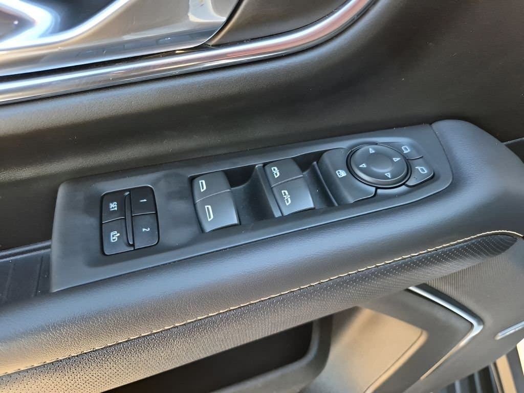 2023 GMC Yukon - Image 28