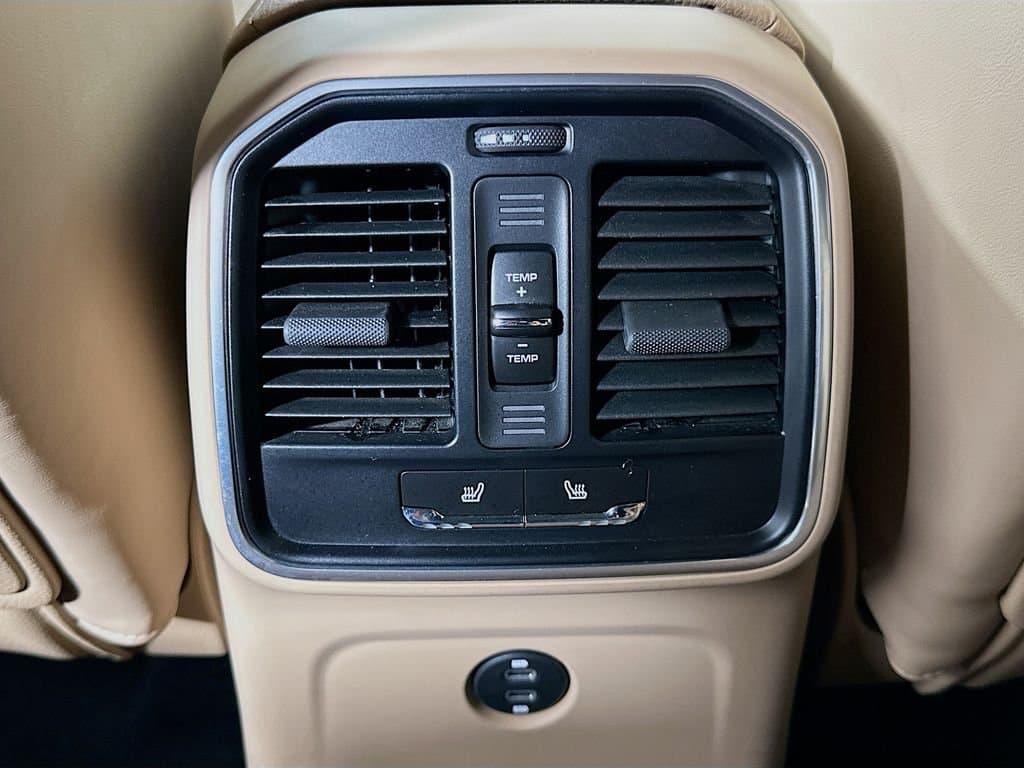 2020 Porsche Macan - Image 26