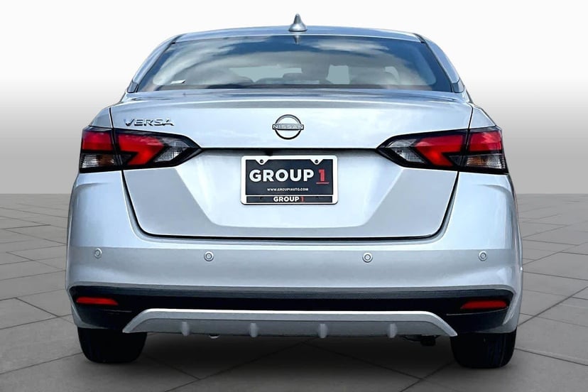 2025 Nissan Versa - Image 5