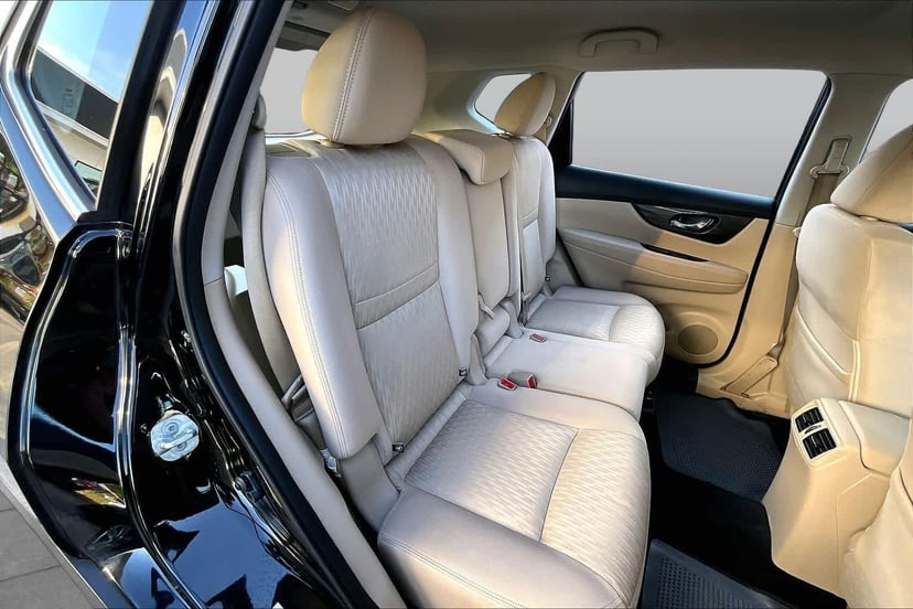 2017 Nissan Rogue - Image 19