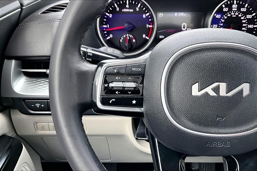 2023 Kia Carnival - Image 23