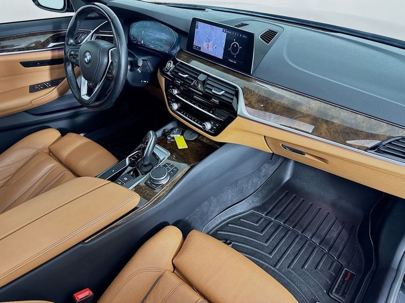 2020 BMW 5 Series - Image 38