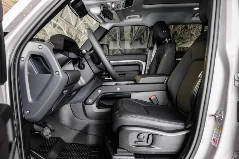 2026 Land Rover Defender 110 - Image 2