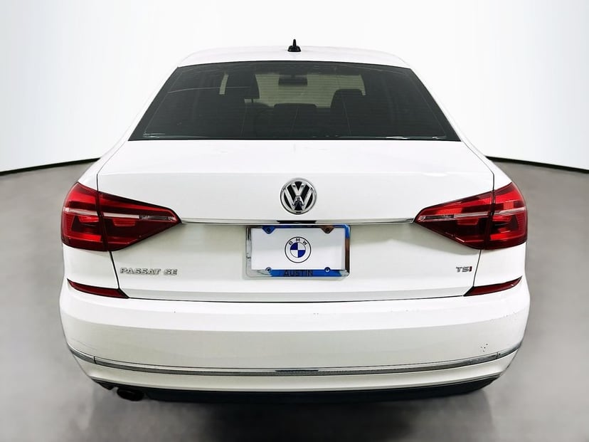 2017 Volkswagen Passat - Image 6