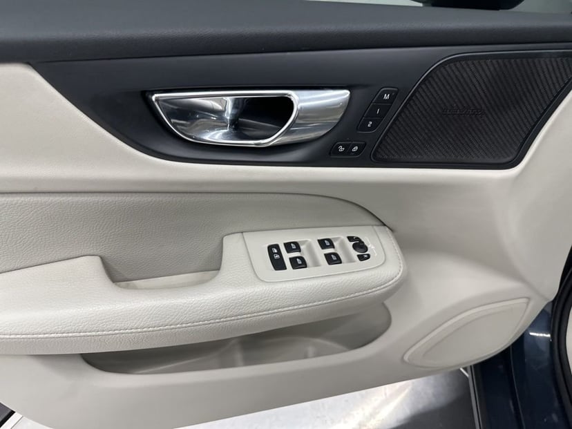 2020 Volvo V60 - Image 6