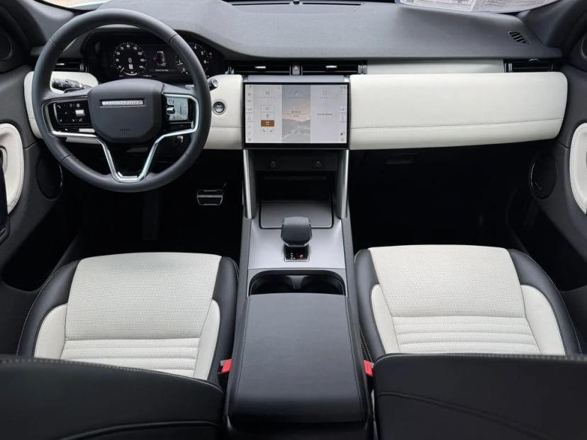 2025 Land Rover Discovery Sport - Image 23