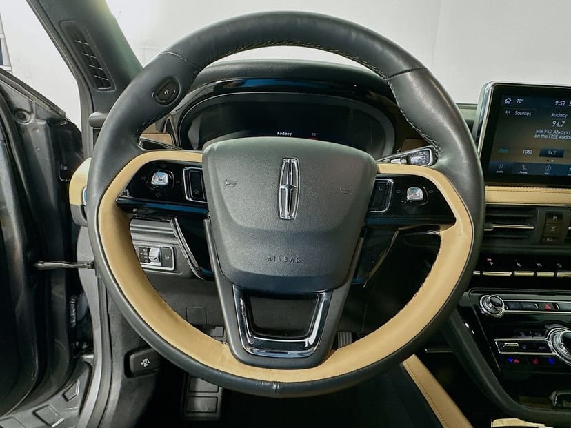 2022 Lincoln Corsair - Image 11
