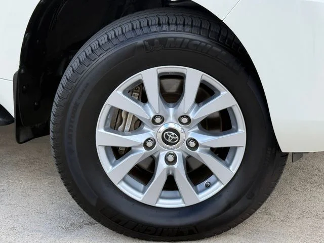 2021 Toyota Land Cruiser - Image 2