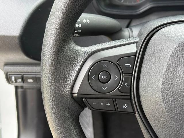 2025 Toyota COROLLA HYBRID - Image 17