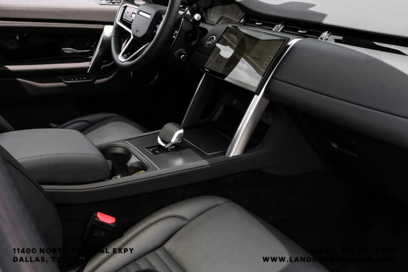 2025 Land Rover Discovery Sport - Image 12