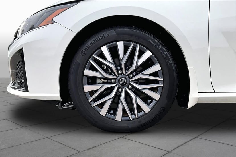 2023 Nissan Altima - Image 11