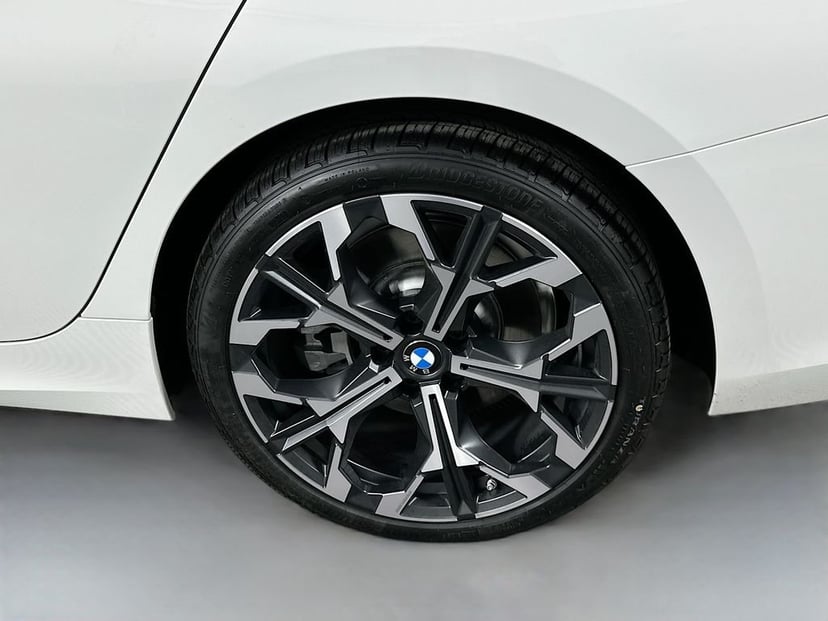 2026 BMW 3 Series - Image 23