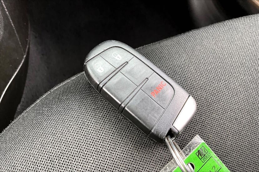 2017 Jeep Renegade - Image 15