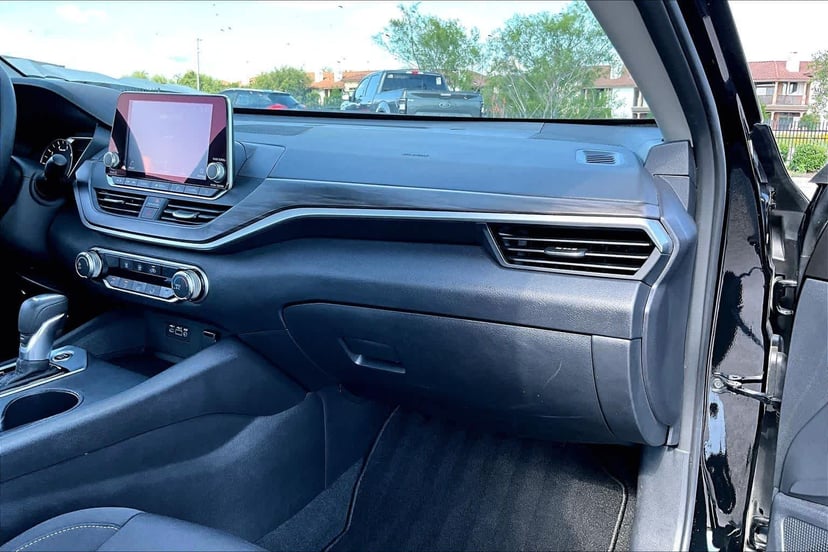 2025 Nissan Altima - Image 19