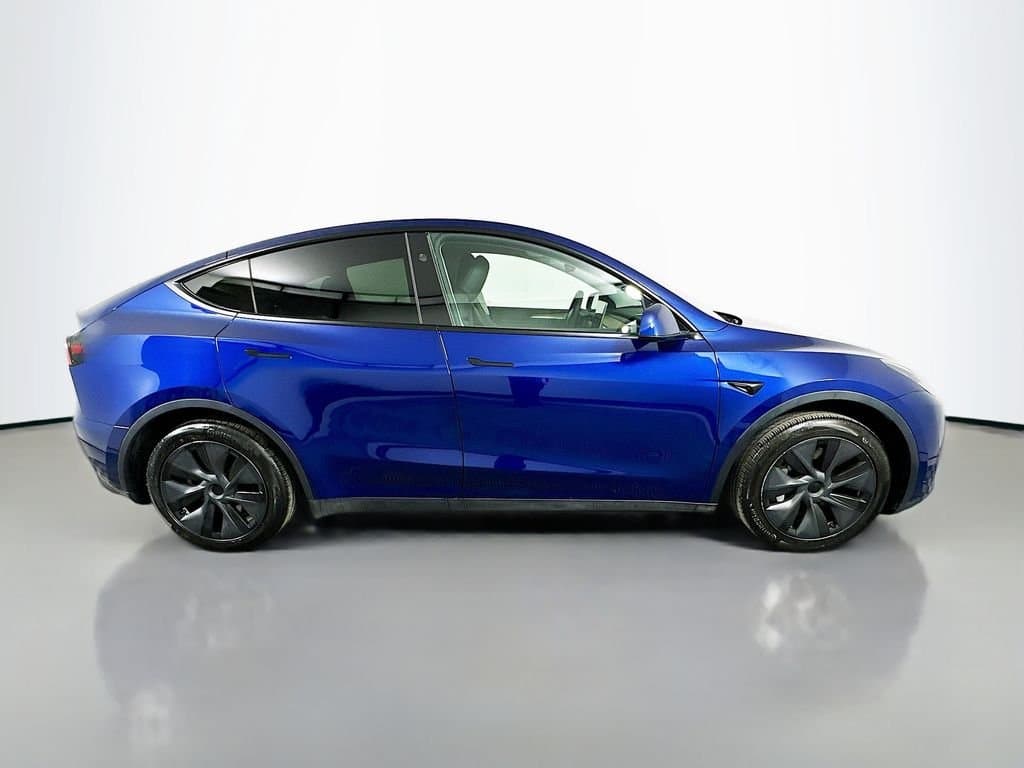 2025 Tesla Model Y - Image 4