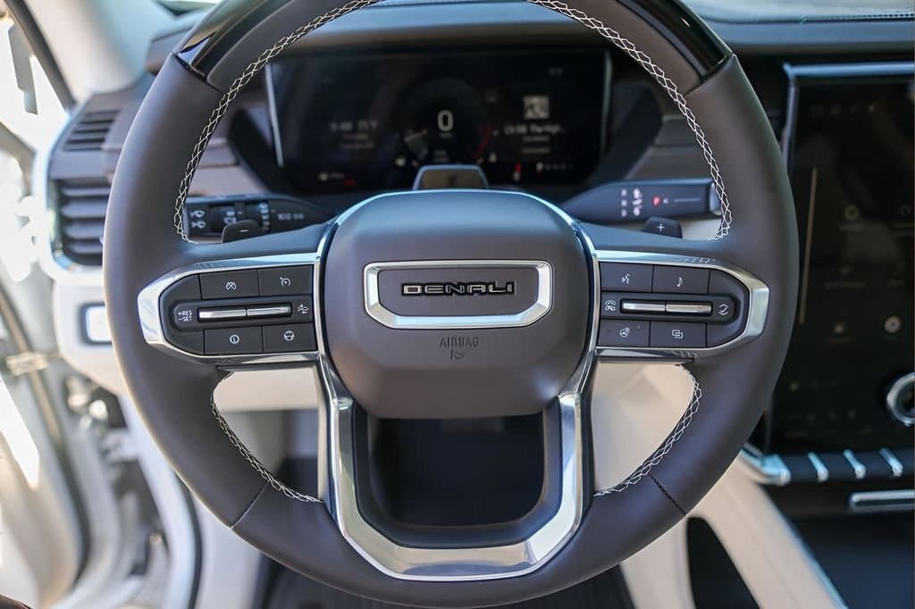 2026 GMC Acadia - Image 12