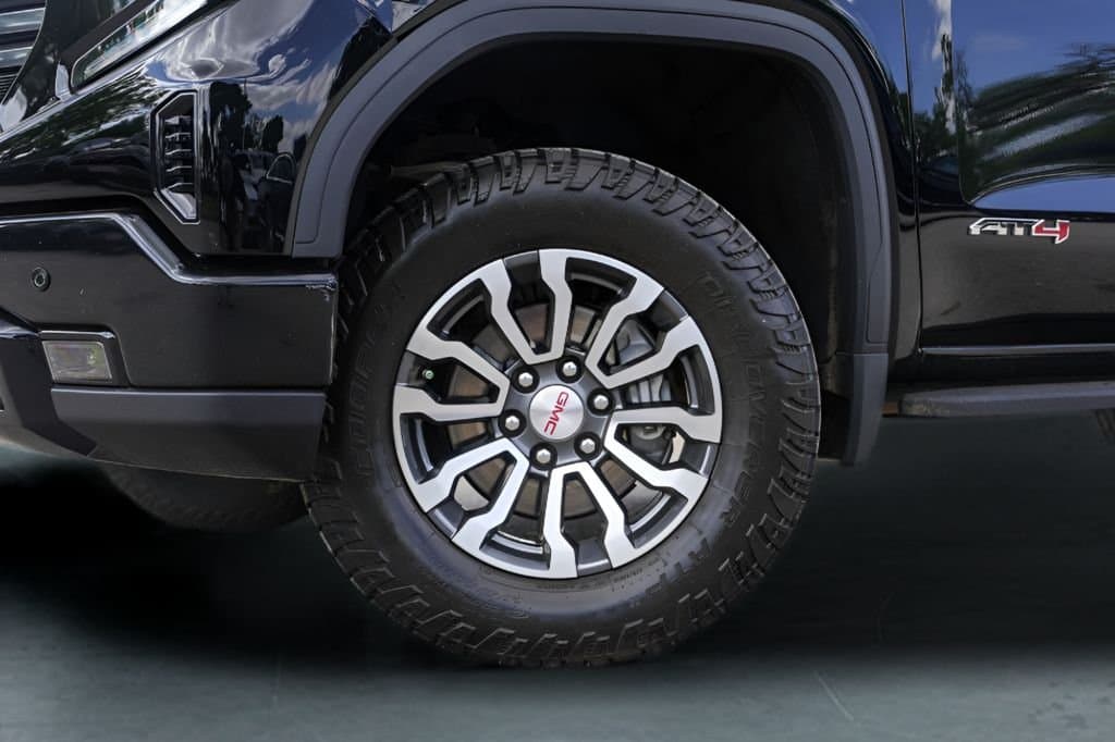 2023 GMC Sierra 1500 - Image 4