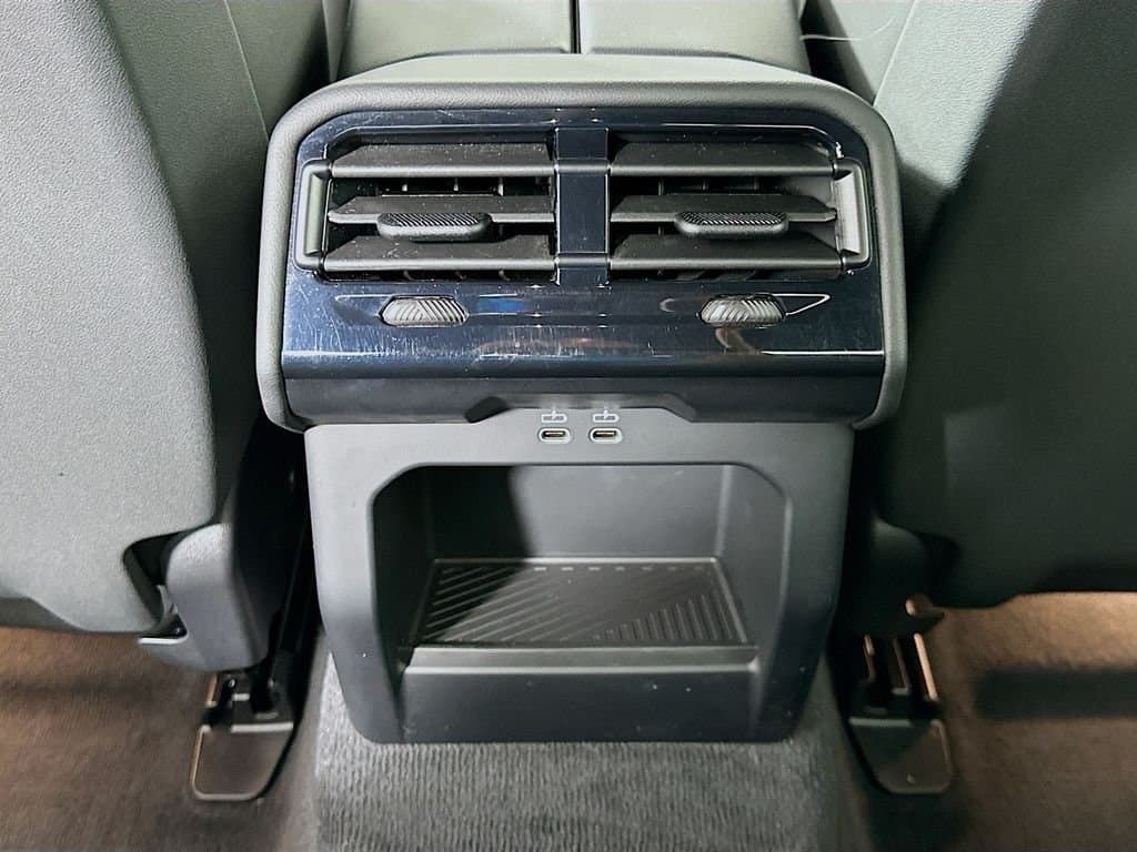 2025 BMW 5 Series - Image 26