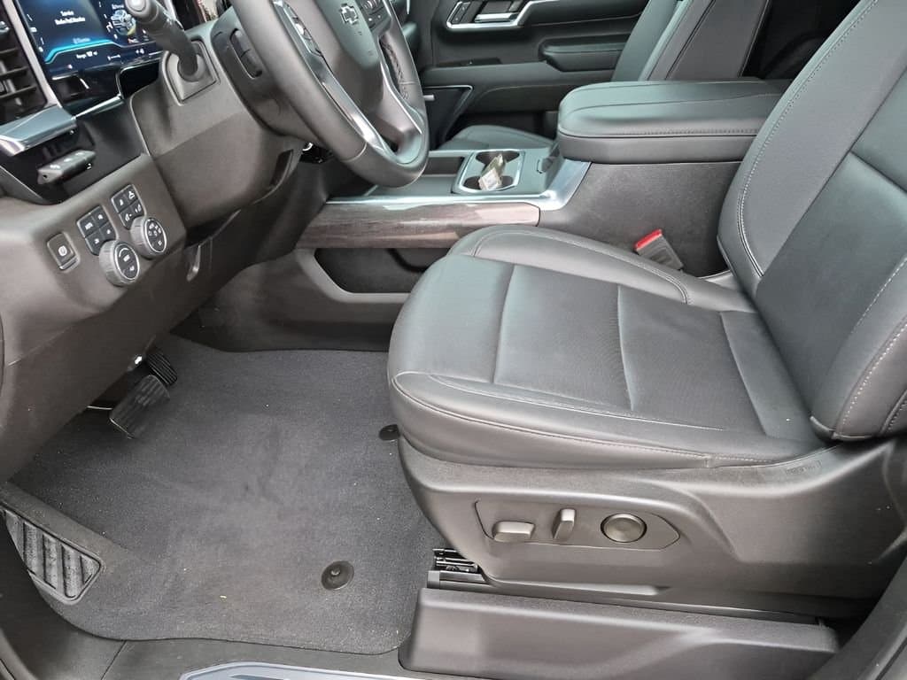 2024 Chevrolet Silverado 2500HD - Image 32