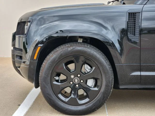 2025 Land Rover Defender 110 - Image 8