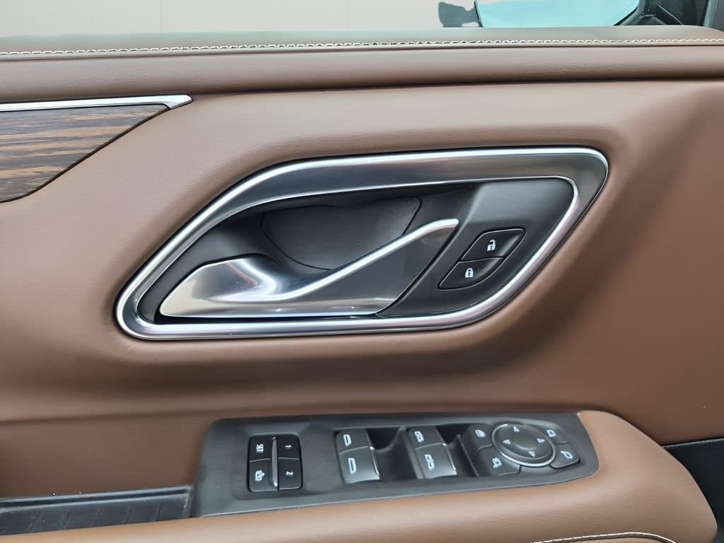 2023 Chevrolet Suburban - Image 27