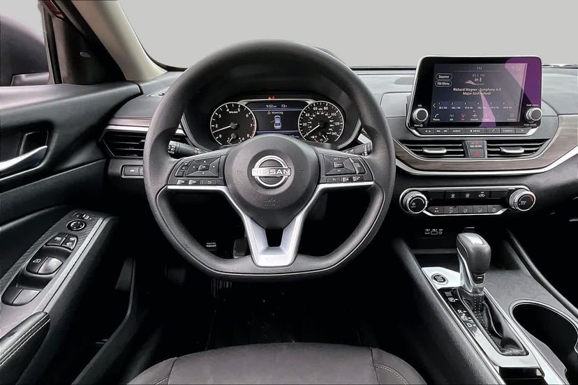 2025 Nissan Altima - Image 6