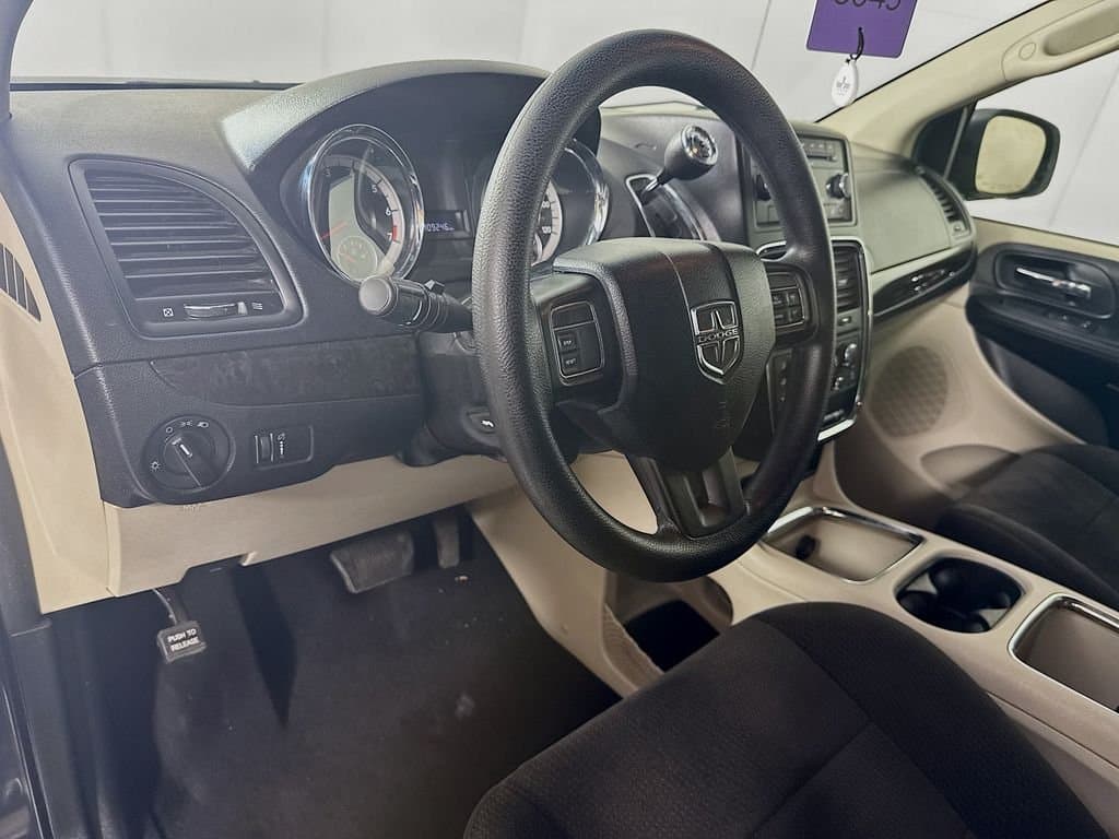 2012 DODGE Grand - Image 10