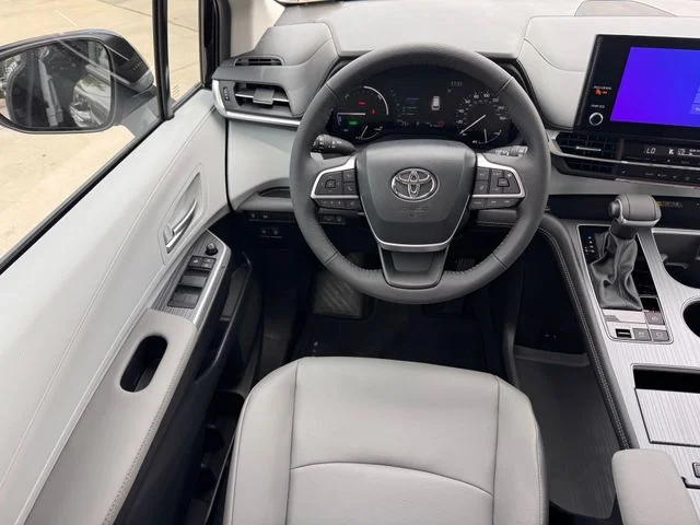 2026 Toyota Sienna - Image 19