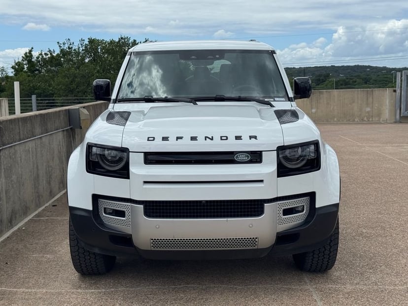 2025 Land Rover Defender 130 - Image 3
