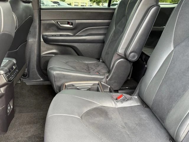 2025 Toyota Grand Highlander Hybrid - Image 28