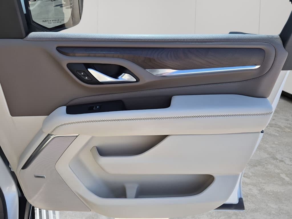 2022 GMC Yukon - Image 13