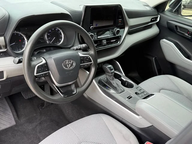 2023 Toyota Highlander - Image 11