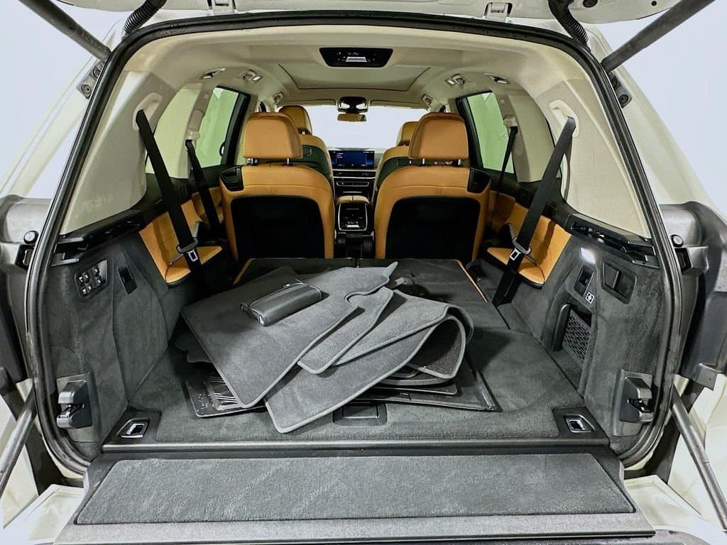 2023 BMW X7 - Image 9
