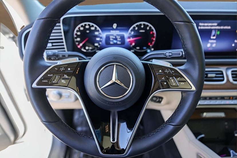 2025 Mercedes-Benz GLE - Image 11