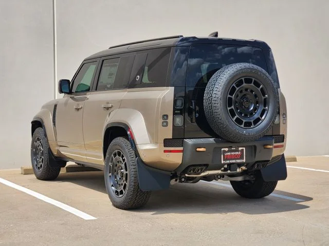 2026 Land Rover Defender 110 - Image 5