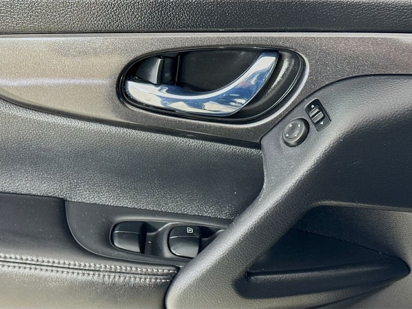 2018 Nissan Rogue - Image 21