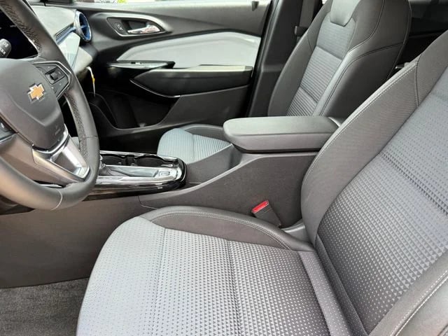 2025 Chevrolet Trax - Image 12