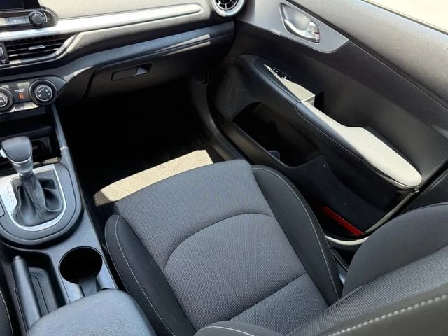 2023 Kia Forte - Image 24