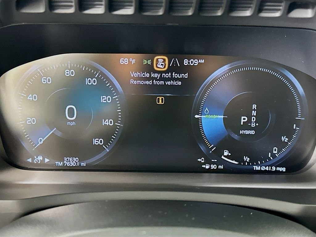 2022 Volvo XC90 Recharge Plug-In Hybrid - Image 12