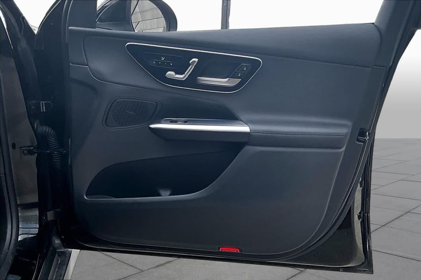 2025 Mercedes-Benz GLC 350e - Image 23