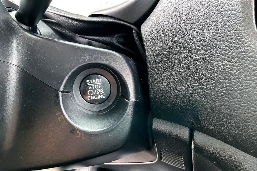 2017 Jeep Renegade - Image 35