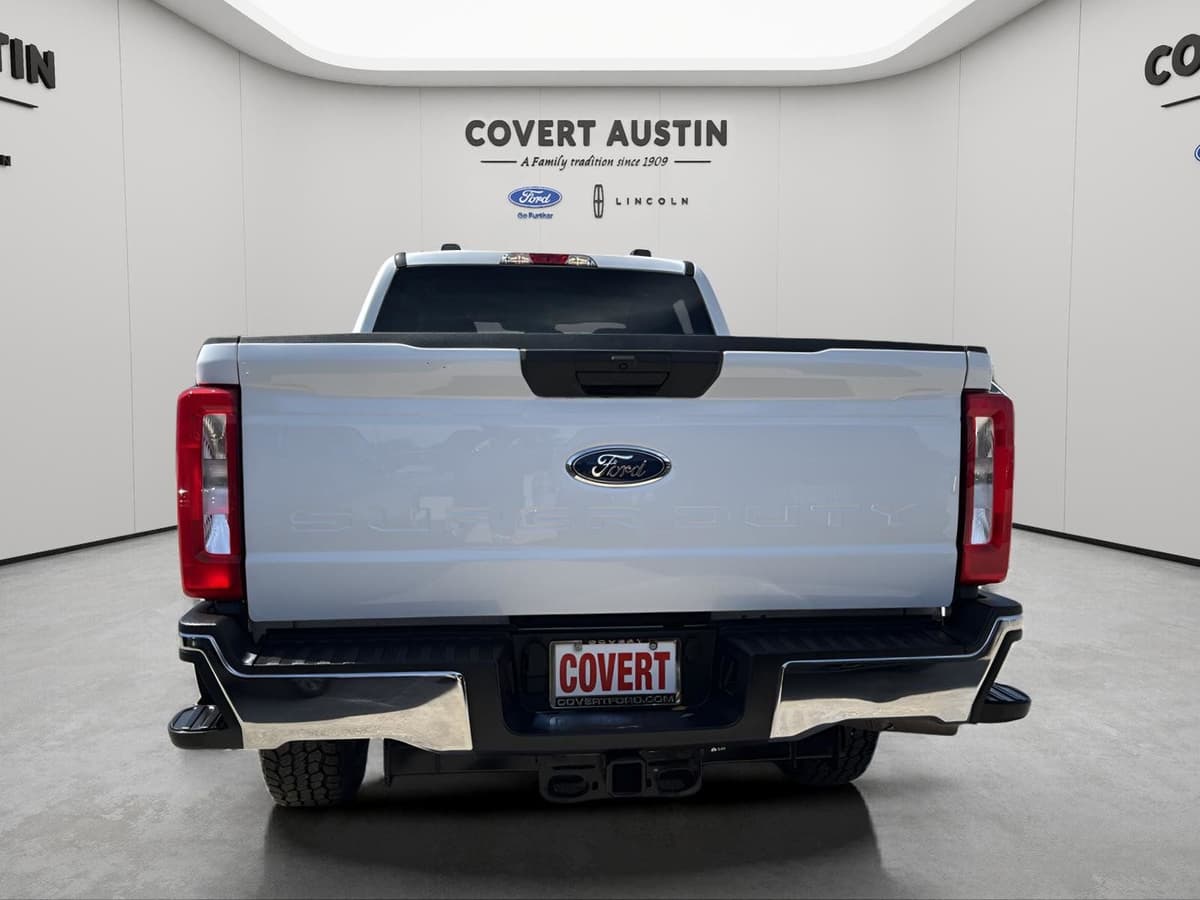 2025 Ford F-350SD - Image 4