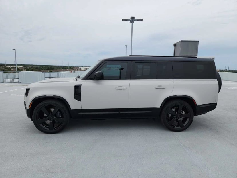 2026 LAND ROVER Defender 130 - Image 4