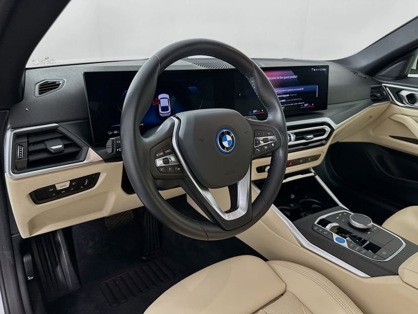 2023 BMW i4 - Image 9