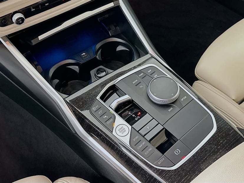 2023 BMW 3 Series - Image 17