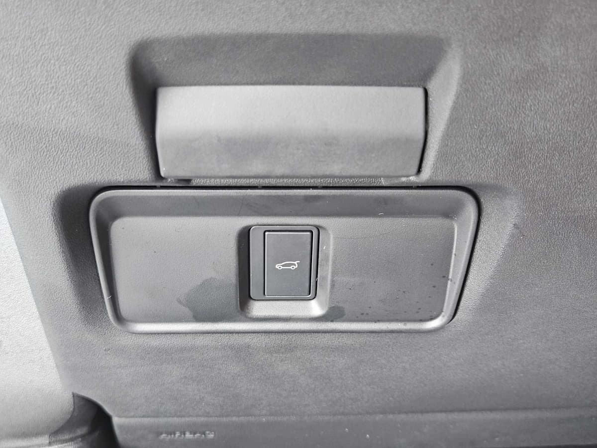 2025 Land Rover Discovery Sport - Image 19