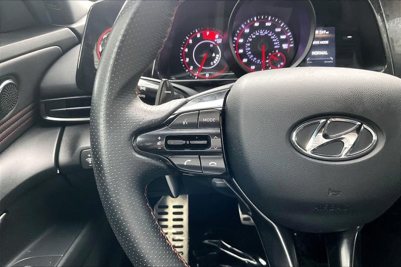 2022 Hyundai Elantra - Image 24