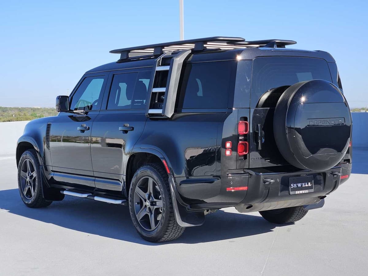 2023 Land Rover Defender - Image 7